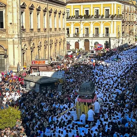 ベッド・アンド・ブレックファスト Central Suites Catania 4*