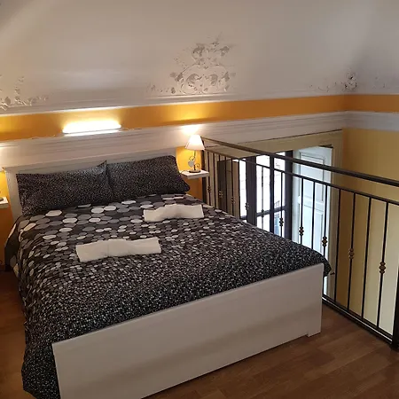 Central Suites Catania ベッド・アンド・ブレックファスト 4*