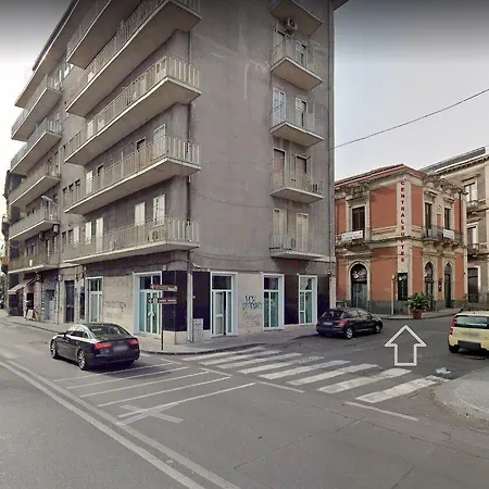 Central Suites Catania ベッド・アンド・ブレックファスト カターニア